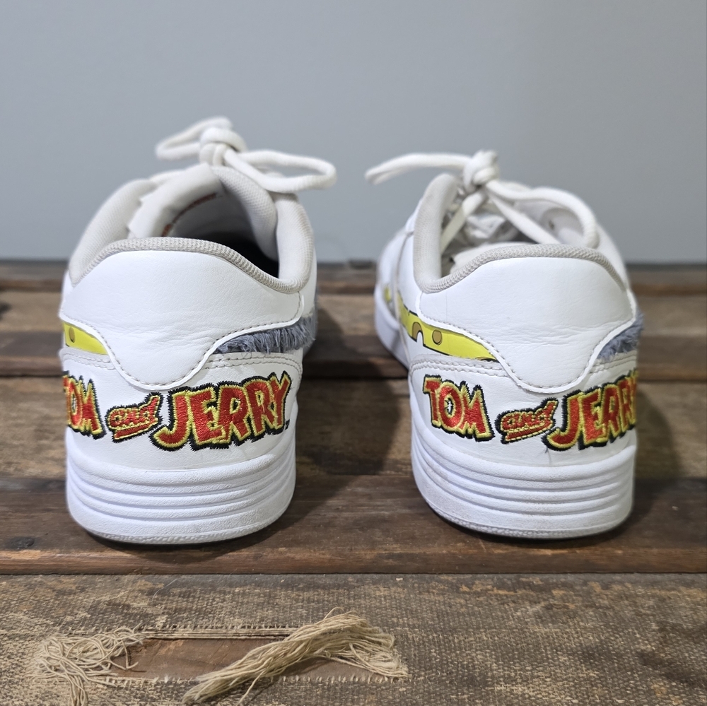 Reebok Limited Edition White Tom & Jerry Club MEMT Fur & Cheese Sneakers. 9.5